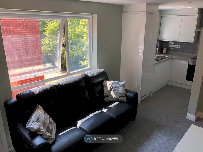 1 Bedroom Flat To Rent In Shurland Avenue, Barnet, EN4