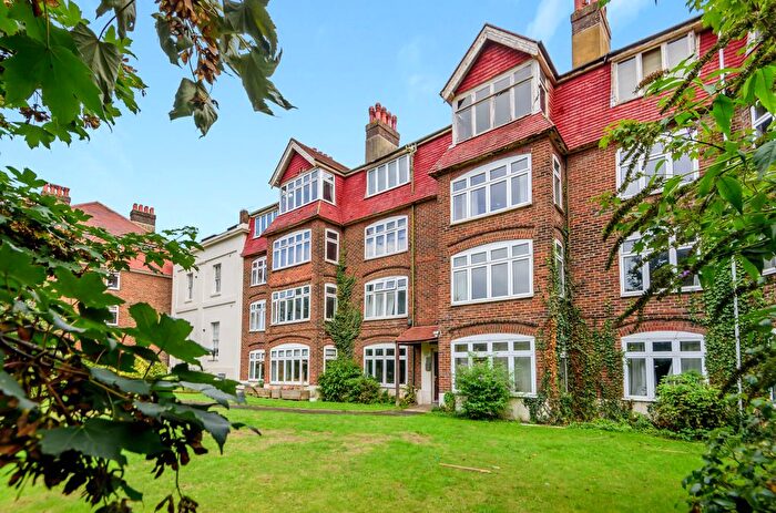 4 Bedroom Flat For Sale In Devonshire Road, Polygon, Southampton, Hampshire, SO15