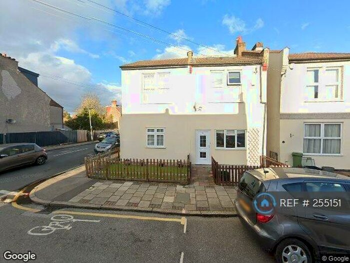 4 Bedroom Semi-Detached House To Rent In Bromley Gardens, Bromley, BR2