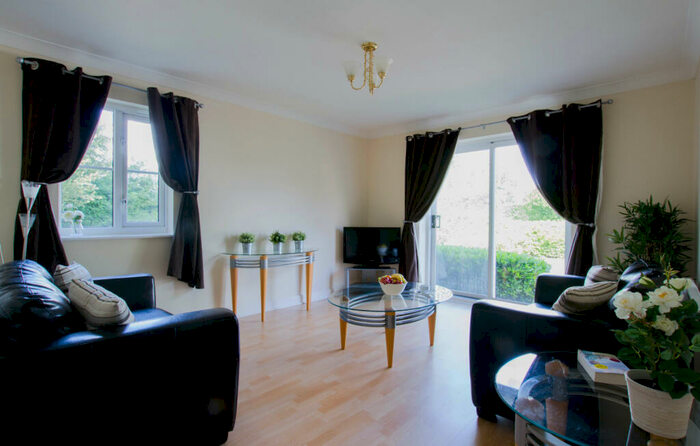 2 Bedroom Flat To Rent In Delfont CLose, RH10
