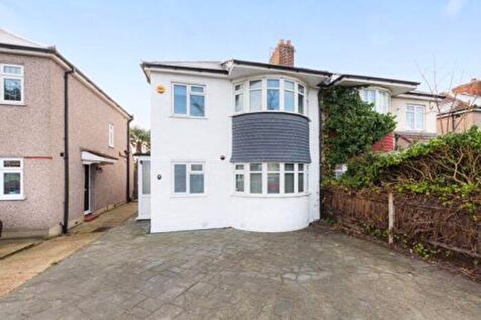 4 Bedroom Semi Detached House For Sale In Sutherland Ave, Welling, DA16