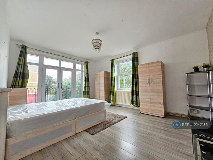 4 Bedroom Flat To Rent In Cadogen House, London, E2