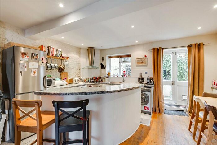 1 Bedroom Terraced House To Rent In Arundel Square, Islington, N7