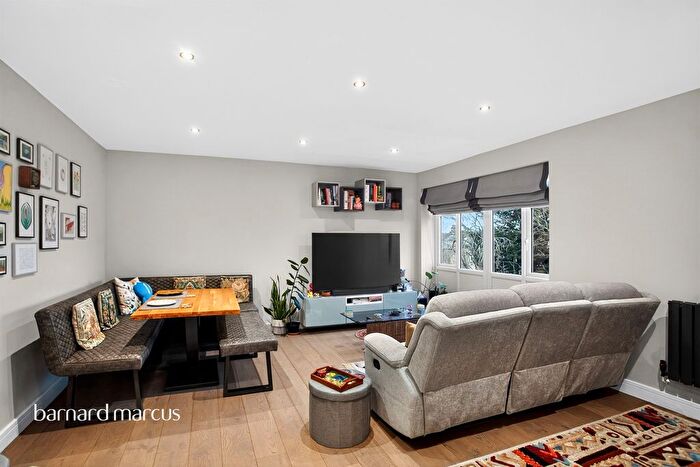 3 Bedroom Maisonette For Sale In Venner Road, London, SE26