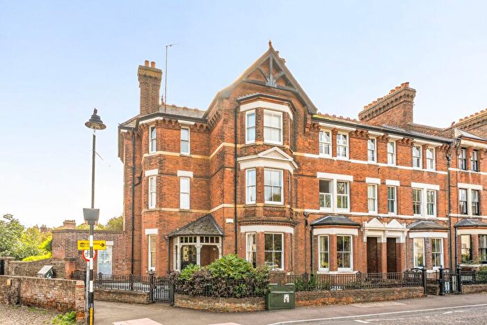 6 Bedroom End Of Terrace House For Sale In South Road, Faversham, ME13