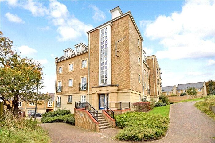 2 Bedroom Flat For Sale In Sandpiper Close, Greenhithe, Kent, DA9