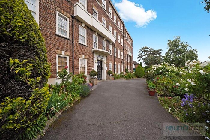 2 Bedroom Apartment For Sale In Brampton Court, Brampton Grove, Hendon, NW4