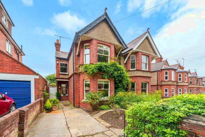 4 Bedroom Semi-Detached House To Rent In Tilehurst Road, Reading, RG30