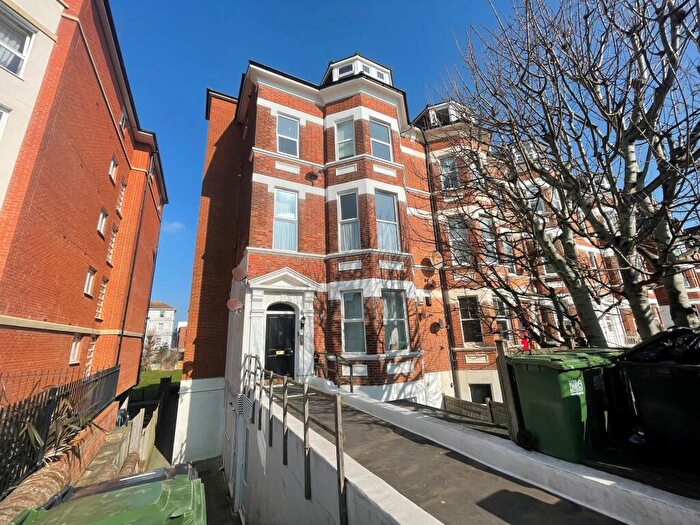 2 Bedroom Apartment To Rent In Jevington Gardens, Eastbourne, BN21