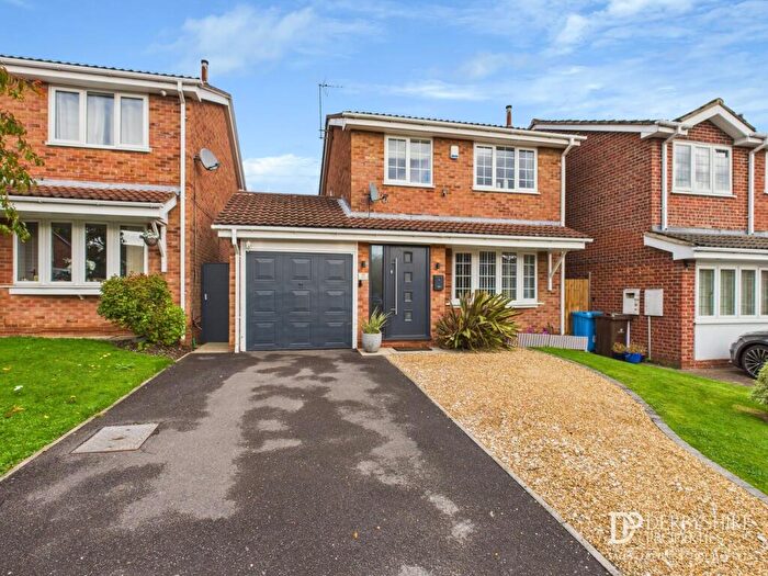 3 Bedroom Detached House For Sale In Gatcombe Close, Oakwood, Derby, DE21
