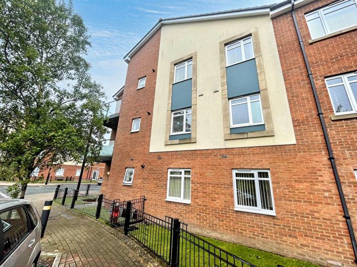 2 Bedroom Flat For Sale In Redwood Avenue, South Shields, NE34