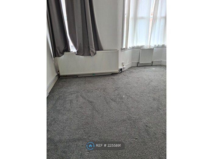 2 Bedroom Flat To Rent In Edinburgh Road, London, E17