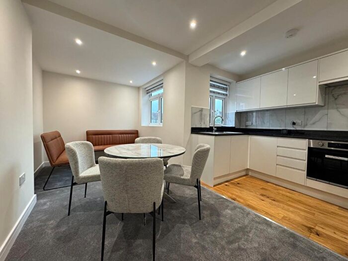 3 Bedroom Flat To Rent In Upsdell Avenue, Palmers Green, N13