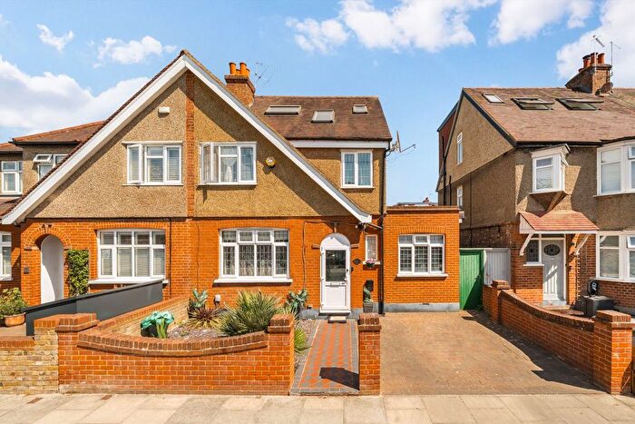 5 Bedroom Semi-detached House For Sale In Cantley Road, Hanwell, W7