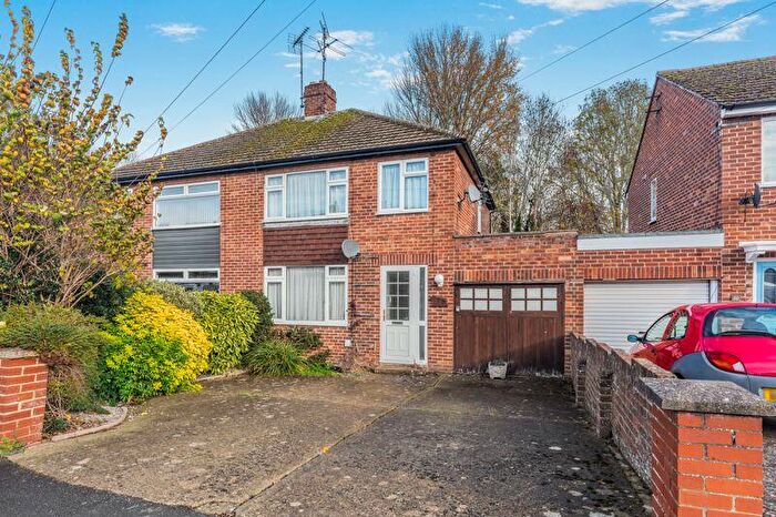 3 Bedroom Semi-Detached House For Sale In Hillview Crescent, Banbury - No Onward Chain, OX16