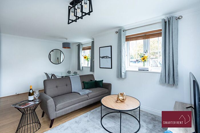 1 Bedroom Flat To Rent In Fircroft Road, Egham, TW20