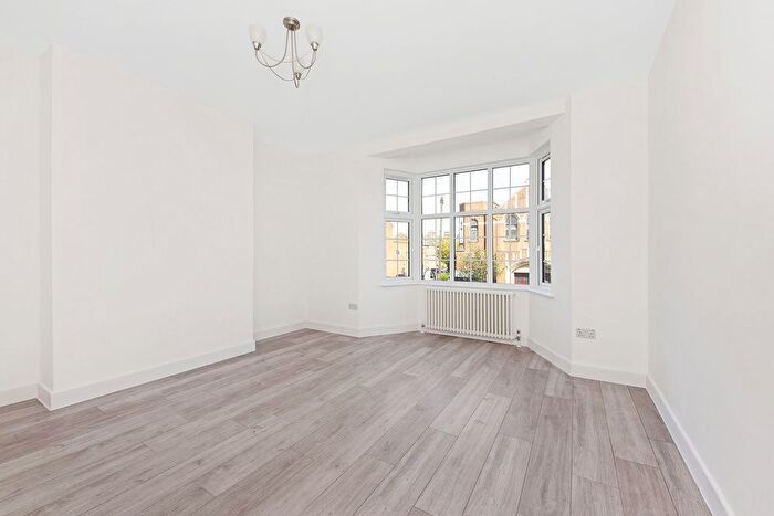 3 Bedroom Flat To Rent In Worple Road, London, SW20