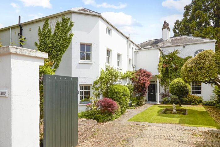 6 Bedroom Detached House To Rent In Old Esher Road, Hersham, KT12