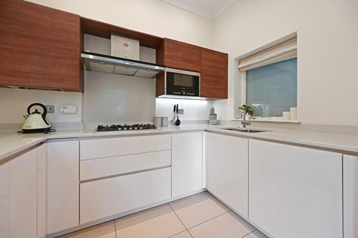 2 Bedroom Apartment To Rent In Havanna Drive, London, NW11