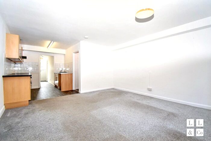 1 Bedroom Flat To Rent In High Cross Street, St Austell, PL25