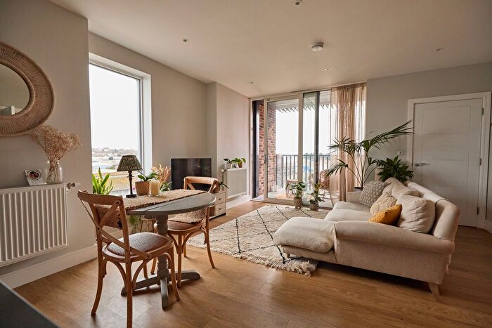 1 Bedroom Flat For Sale In Greyhound Parade, London, SW17