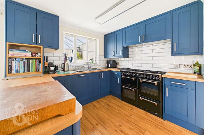 4 Bedroom Detached House For Sale In Tudor Avenue, Roydon, Diss, IP22