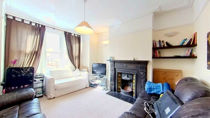 3 Bedroom Ground Flat To Rent In Yukon Road, SW12