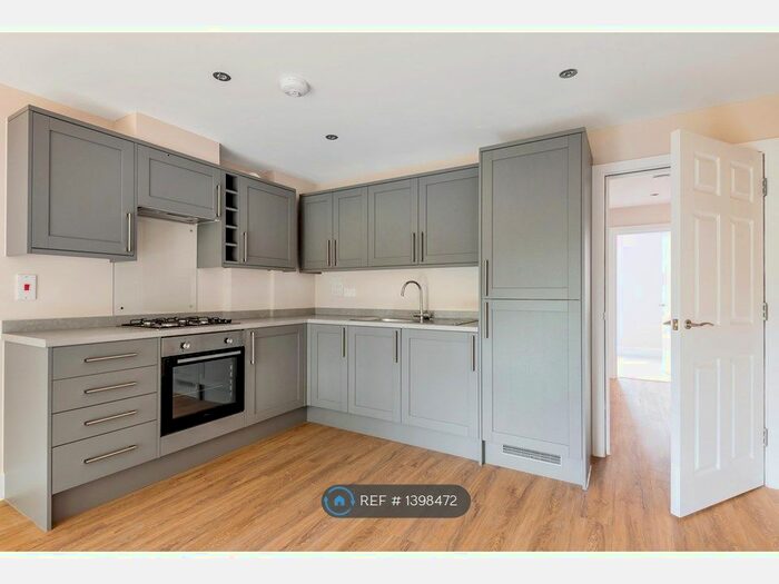 2 Bedroom Flat To Rent In Kings Road, Haslemere, GU27