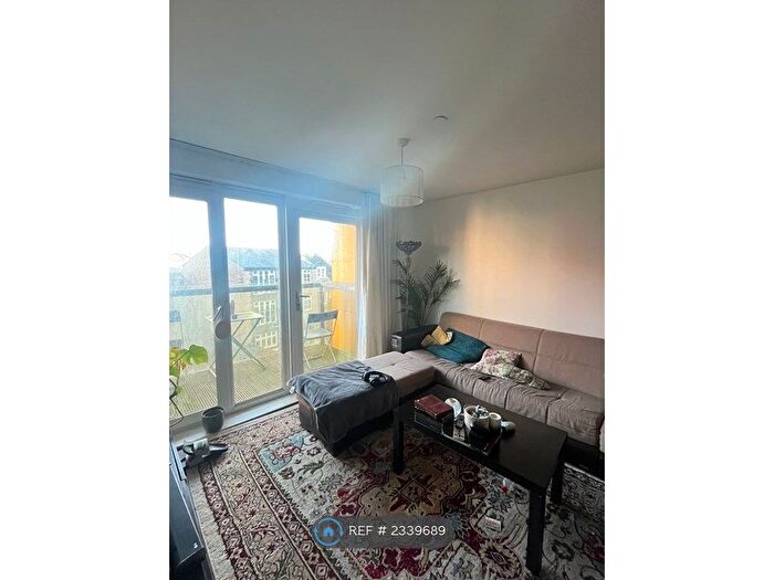 2 Bedroom Flat To Rent In Dunn Street, London, E8