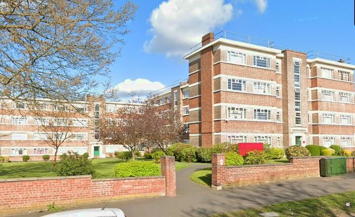 2 Bedroom Flat To Rent In New Park Road, London, SW2