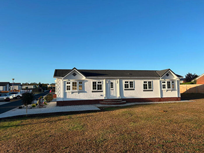 3 Bedroom Park Home For Sale In Fakenham, Norfolk, NR21