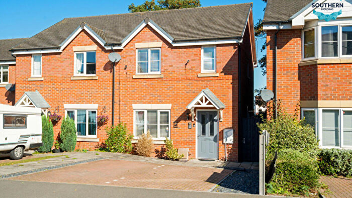 3 Bedroom Semi-Detached House For Sale In Old Arden Close, Bedworth, Warickshire, CV12