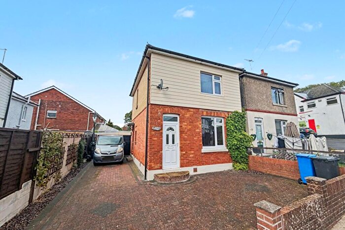 2 Bedroom Detached House For Sale In Oakdale, BH15