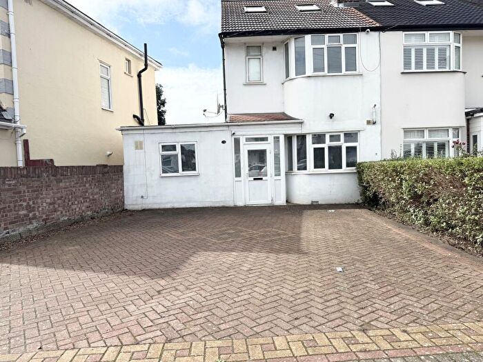 4 Bedroom House To Rent In Rayners Lane, Harrow, HA2
