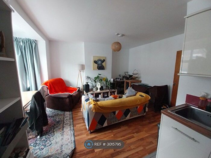 3 Bedroom Flat To Rent In Eade Road, London, N4