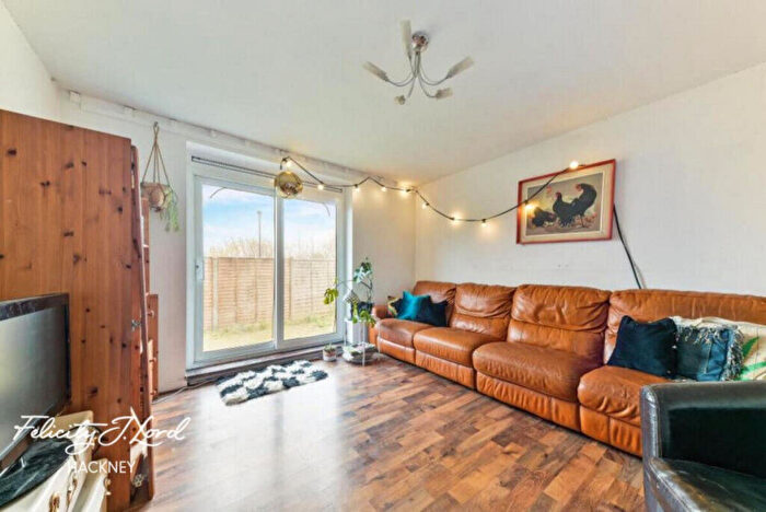 2 Bedroom Flat For Sale In Mabley Street, London, E9