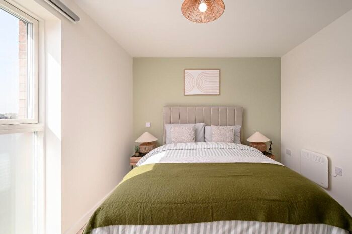 2 Bedroom Apartment To Rent In Stead's Place, Edinburgh, EH6