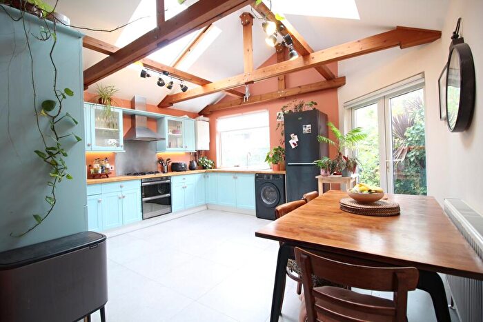 2 Bedroom Maisonette For Sale In Beulah Crescent, Thornton Heath, CR7