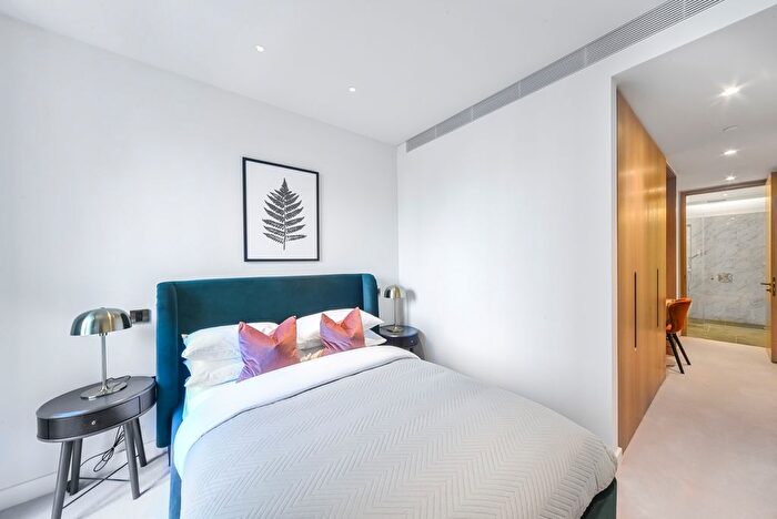 3 Bedroom Flat To Rent In Nine Elms Lane, London, SW8