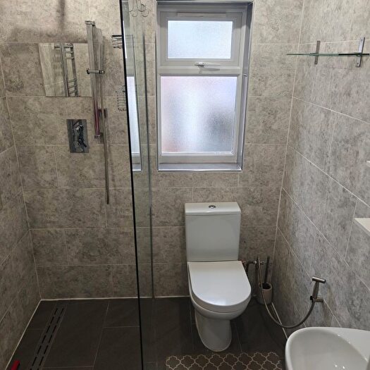 1 Bedroom Studio To Rent In Carnarvon Drive, Hayes, UB3