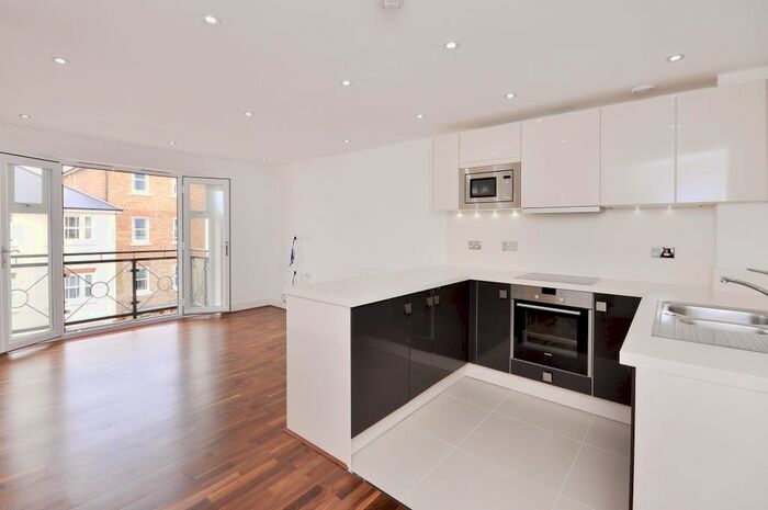 2 Bedroom Flat To Rent In Holford Way, London, SW15