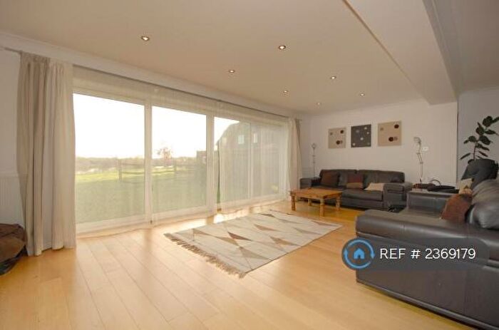 4 Bedroom Semi-Detached House To Rent In Deans Farm, Caversham, Reading, RG4