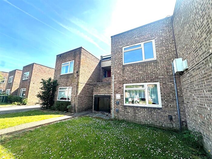 1 Bedroom Flat For Sale In Whitley Close, Stanwell, TW19