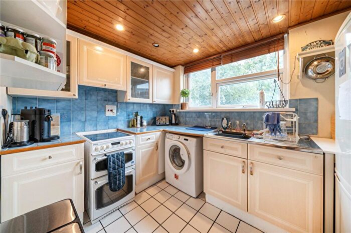 1 Bedroom Apartment For Sale In Cornford Grove, London, SW12