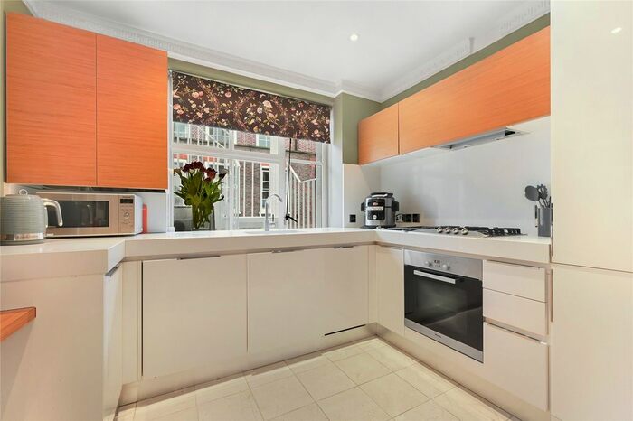 2 Bedroom Flat To Rent In Old Queen Street, St. James Park, Westminster, London, SW1H