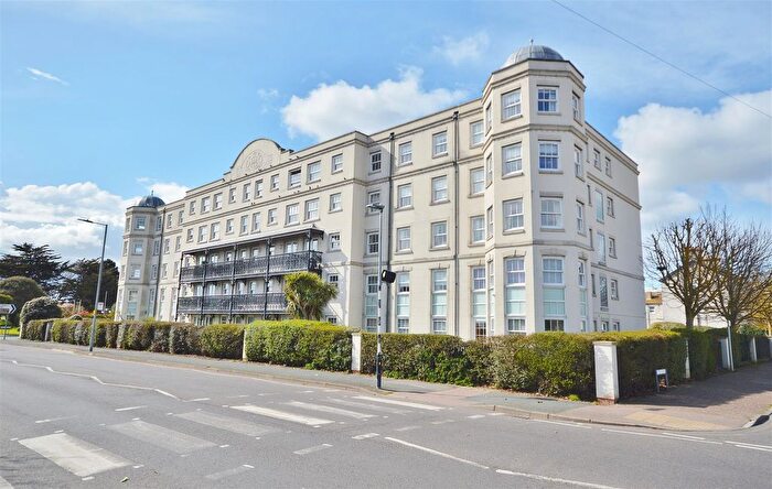 1 Bedroom Flat For Sale In Marine Parade West, Clacton-On-Sea, Essex, CO15