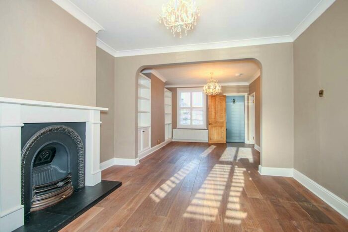 3 Bedroom End Of Terrace House To Rent In Testard Road, Guildford, GU2