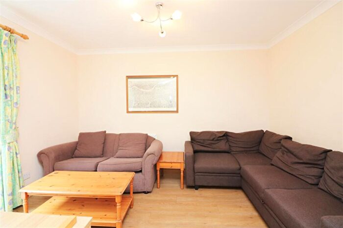 3 Bedroom End Of Terrace House To Rent In Albert Mews, Limehouse, London, E14
