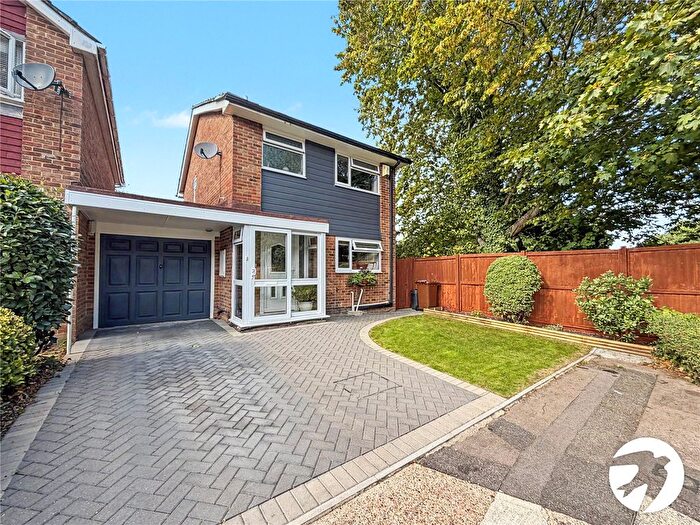 3 Bedroom Link Detached House For Sale In Catterick Road, Lordswood, Kent, ME5