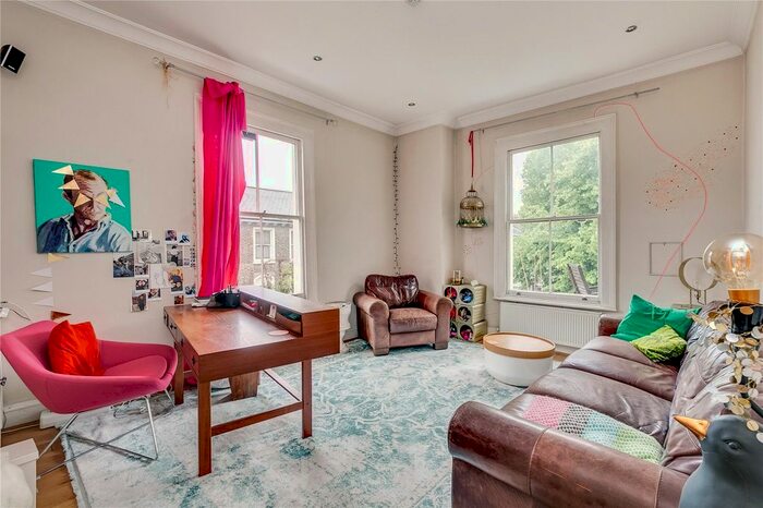 2 Bedroom Flat To Rent In St Philip Square, London, SW8